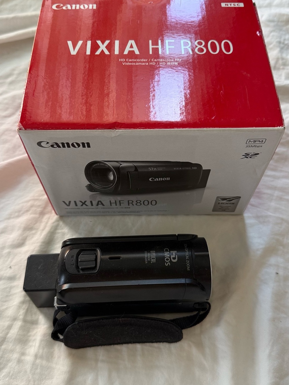 Canon VIXIA HFR800 Black HD Camcorder with Box